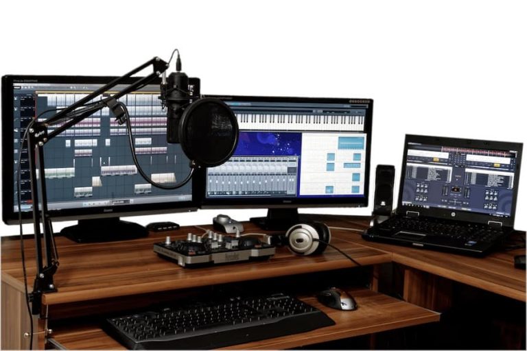 Cómo conectar un micrófono a una computadora (una guía detallada)