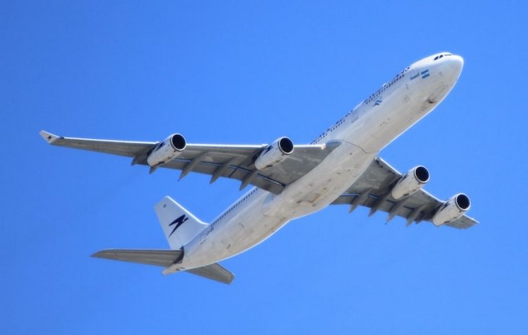 Sind Mikrofone im Flugzeug erlaubt? (Kontrolle und Transport)