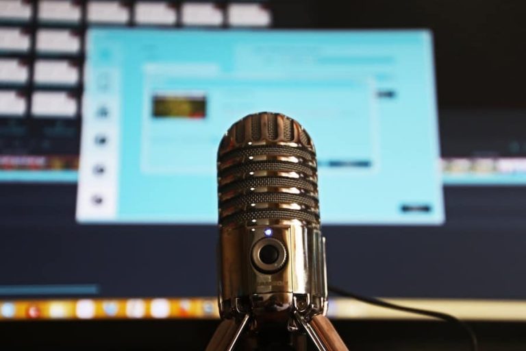 Preciso de um filtro pop para transmitir com um microfone?